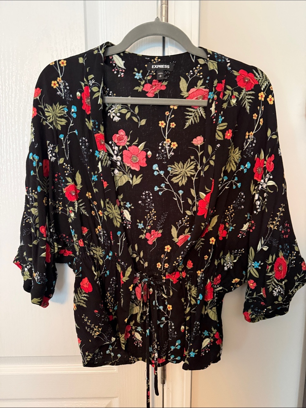 Express Women’s Kimono Top in Black Floral with tie front